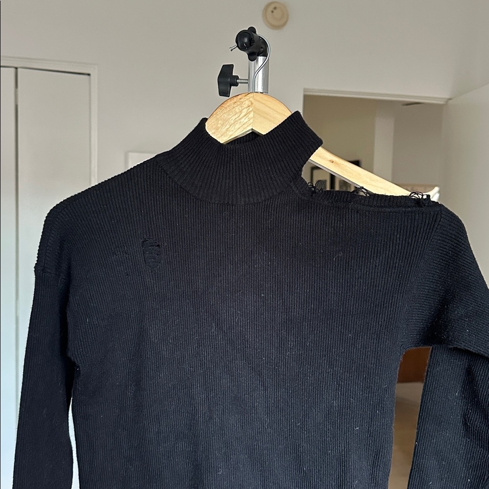 Guess Women’s Black Cold Shoulder Turtleneck XS - Picture 4 of 6